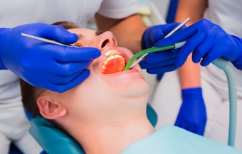 Слюноотсос стоматологический одноразовый со съемным наконечником (зеленый) 100 шт./уп.